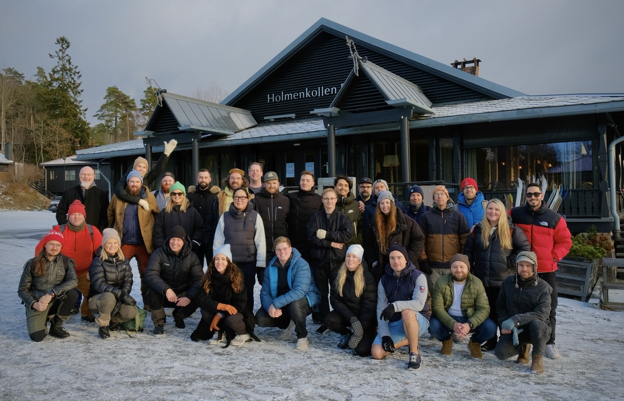 With the Dekode team, in 2023, at Holmekollen Oslo area (near de ski jumping ramp). Behind is the iconic Holmekollen restaurant.